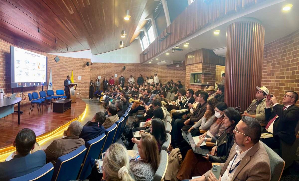 igacColombia's tweet photo. Seguimos abriendo espacios de diálogo con la ciudadanía.🙌

En nuestra Sede Central, junto a representantes de @MinInterior, @MinAgricultura, @MinHacienda, @DANE_Colombia, @DNP_Colombia, @MinAmbienteCo, @Supernotariado y @PGN_COL, recibimos a más de 35 veedurías campesinas y ciudadanas para escuchar sus inquitudes frente a #CatastroMultipropósito.