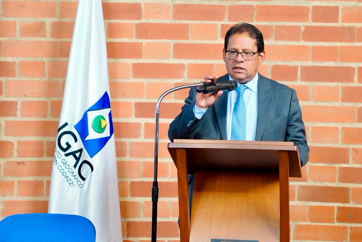 igacColombia's tweet photo. Seguimos abriendo espacios de diálogo con la ciudadanía.🙌

En nuestra Sede Central, junto a representantes de @MinInterior, @MinAgricultura, @MinHacienda, @DANE_Colombia, @DNP_Colombia, @MinAmbienteCo, @Supernotariado y @PGN_COL, recibimos a más de 35 veedurías campesinas y ciudadanas para escuchar sus inquitudes frente a #CatastroMultipropósito.