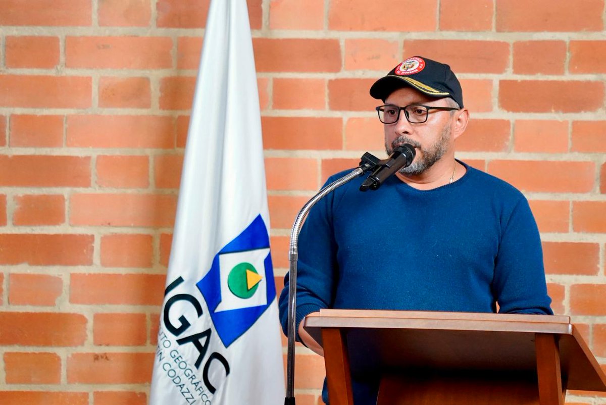 igacColombia's tweet photo. Seguimos abriendo espacios de diálogo con la ciudadanía.🙌

En nuestra Sede Central, junto a representantes de @MinInterior, @MinAgricultura, @MinHacienda, @DANE_Colombia, @DNP_Colombia, @MinAmbienteCo, @Supernotariado y @PGN_COL, recibimos a más de 35 veedurías campesinas y ciudadanas para escuchar sus inquitudes frente a #CatastroMultipropósito.