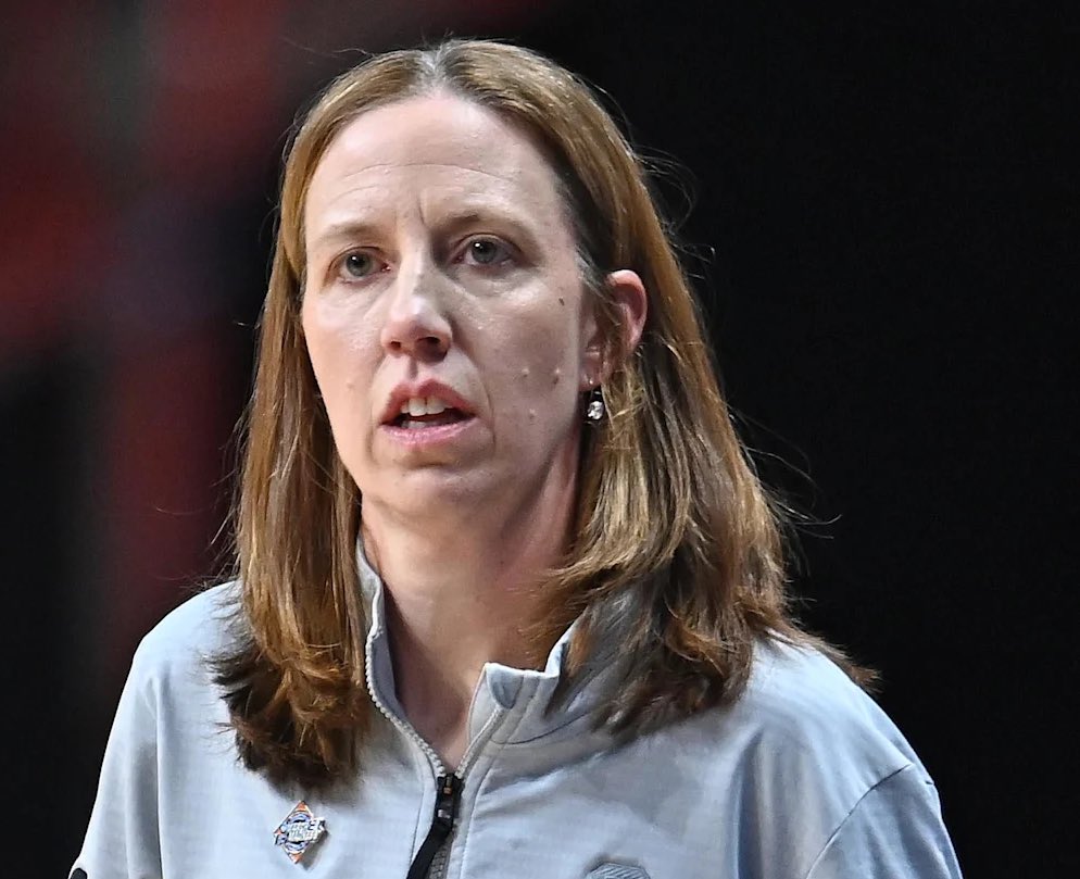 I talk hoops 🏀 tweet media