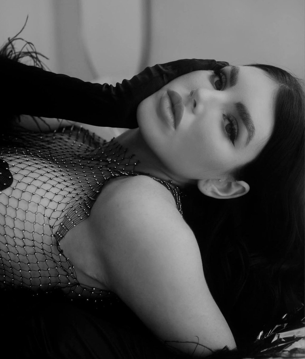 ㅤ

BLAIR SLAVSKY

Russian | 33 | Bisexual

ᴛʜᴇ ᴡᴏʀʟᴅ ᴡᴀɴᴛꜱ ᴍᴇ ᴀɴᴅ ᴛʜᴇ ꜰᴇᴇʟɪɴɢ ɪꜱ ᴍᴜᴛᴜᴀʟ

ㅤ