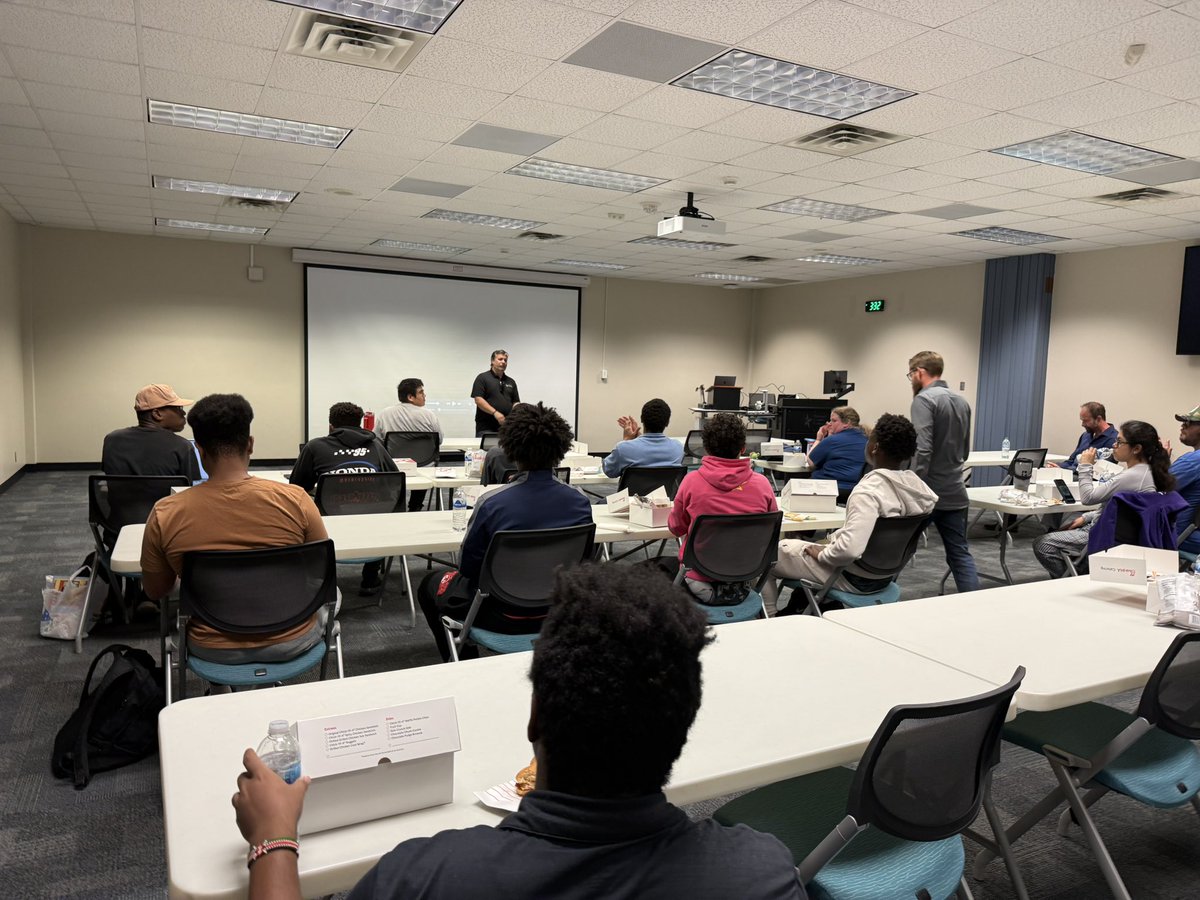 Eric Hernandez tweet media