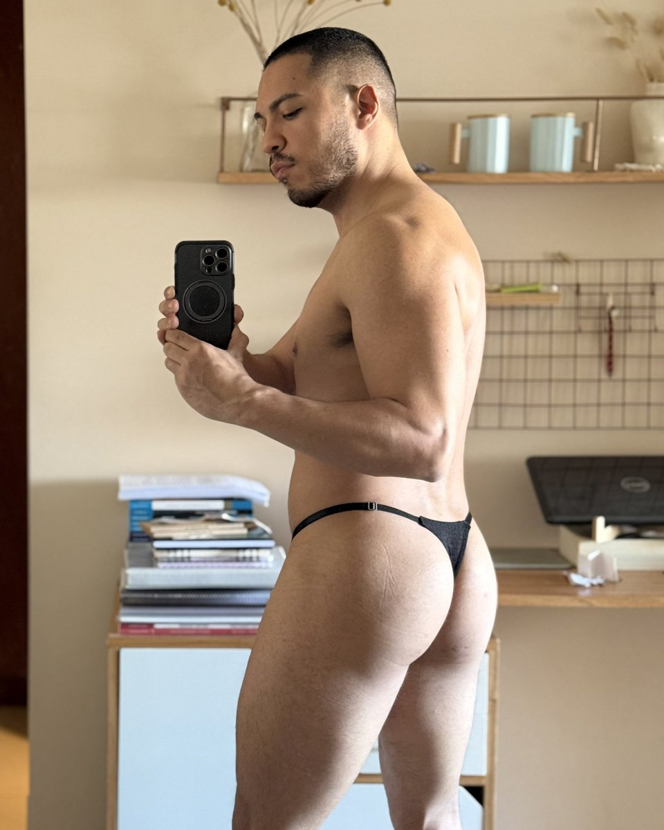 Crimson King 🌹 tweet media