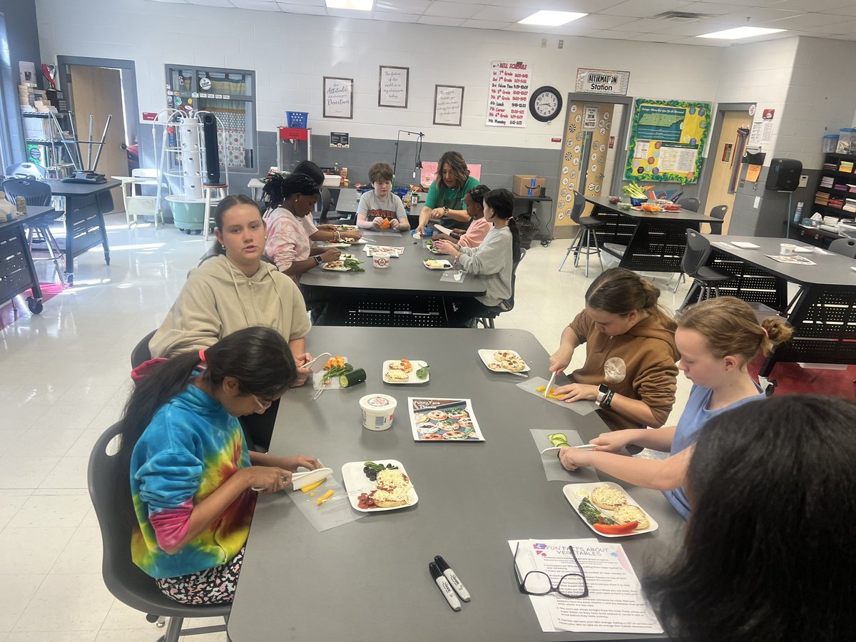 SCreekLife tweet media