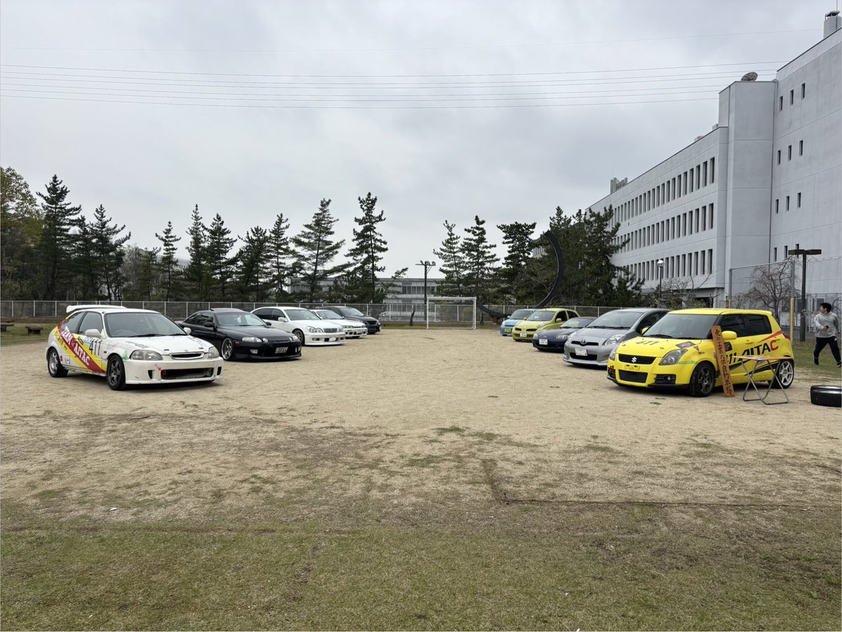 teamaitac411's tweet photo. 新入生の皆さん、ご入学おめでとうごさいます！
本日セントラル広場にて部車と個人車を展示しています！
免許なくても車に興味なくても大歓迎！
ぜひお立ち寄りください！ https://t.co/ocj4cq24ig