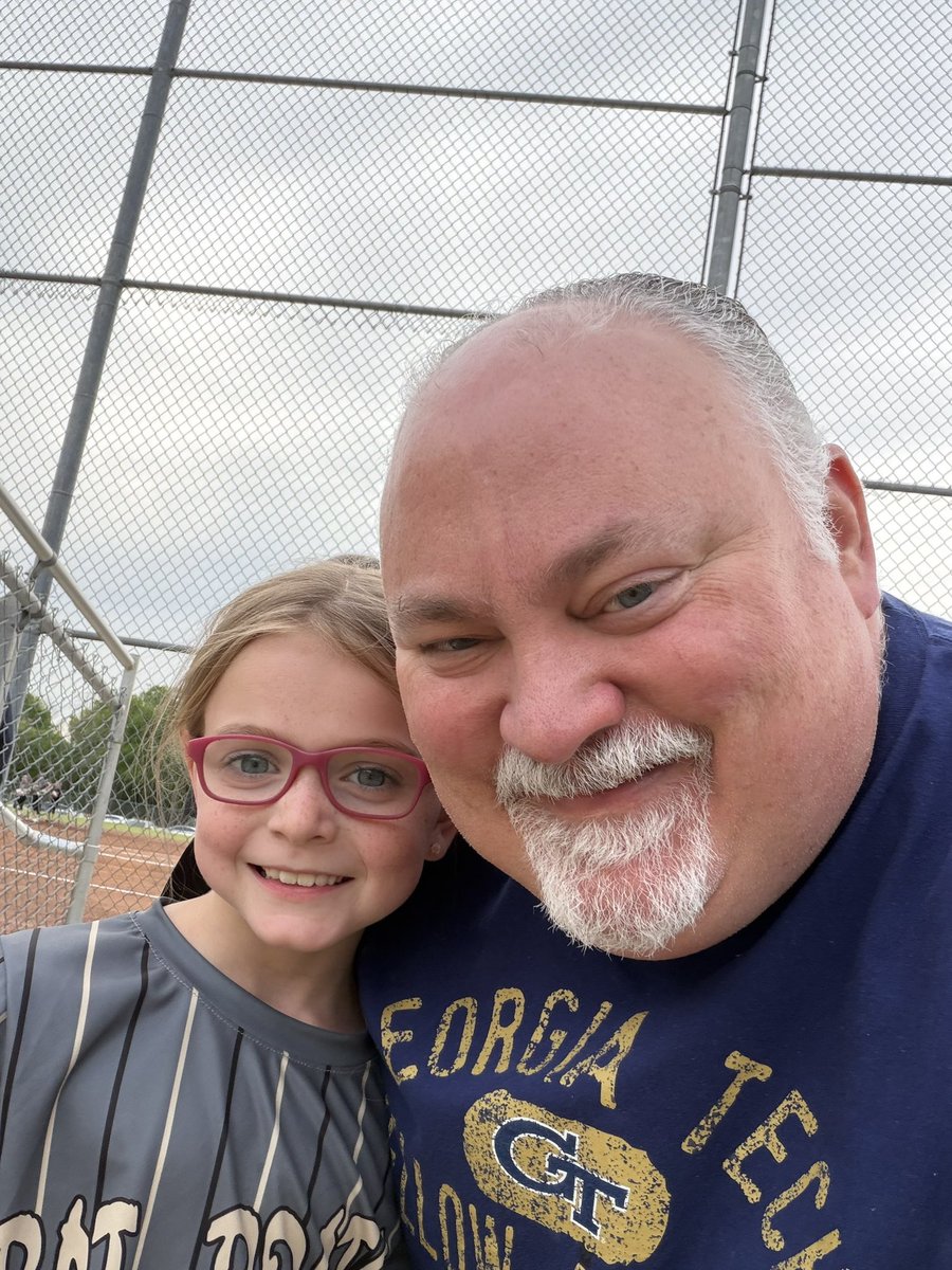 ChrisJohnsonDoz's tweet photo. It’s a beautiful night at the ball field watching my favorite softball player!! Sure do love this girl!! #PopsLife https://t.co/HKk9837v4n