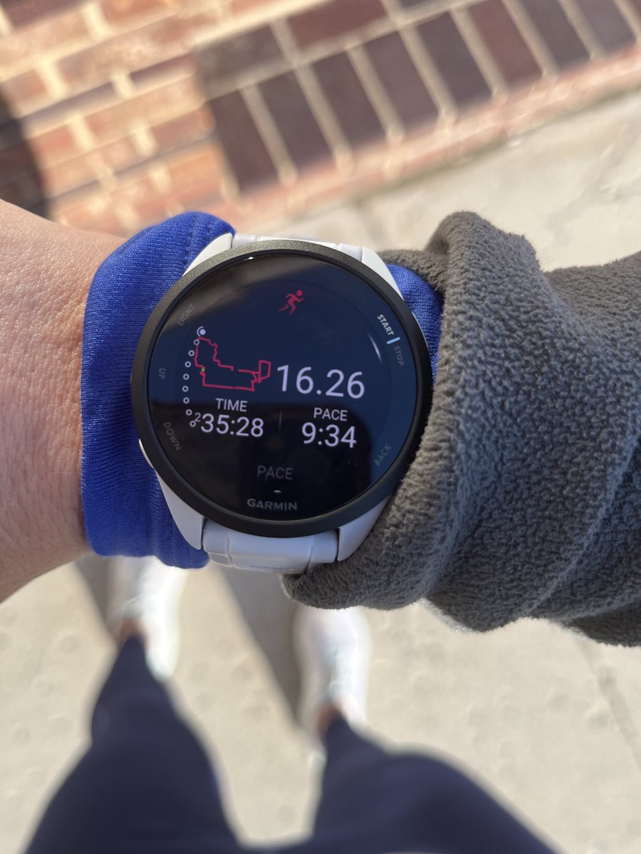 LindsayIRL's tweet image. Weird fact about me: I don’t take fuel while running until I reach 17-18 miles - if at all.

Gotta start training my stomach from here on out. What’s everyone’s fave mid-run nutrition?

#marathontraining #running #workout #wellness #fitness #exercise #gratitude #mondaymood