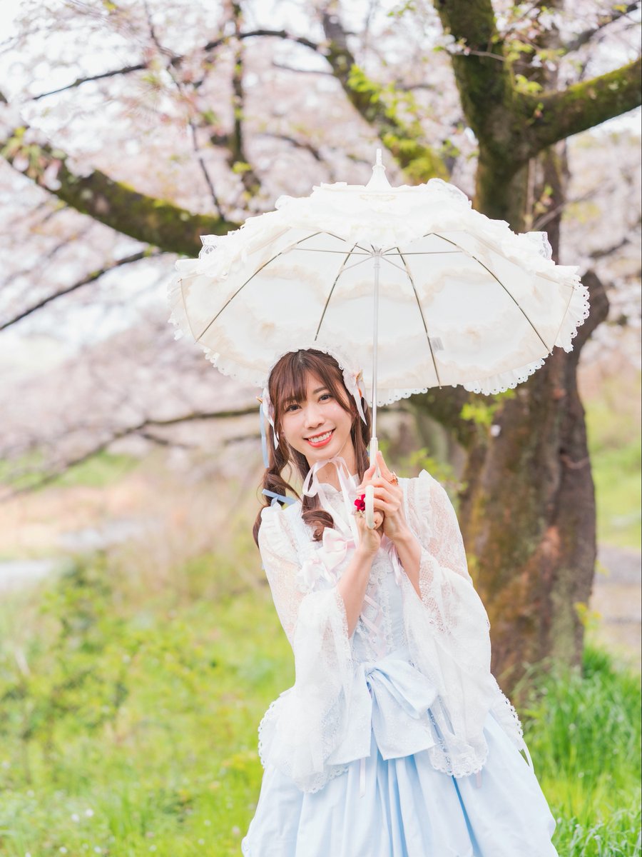 昨日より寒いけれど、今日もがんばろね！
早めに着いてカフェラテタイム幸せー！
今週末はSUPERGTがいよいよ始まる！
セパン戦どうなるかな、、🥺
　
#ロリィタ