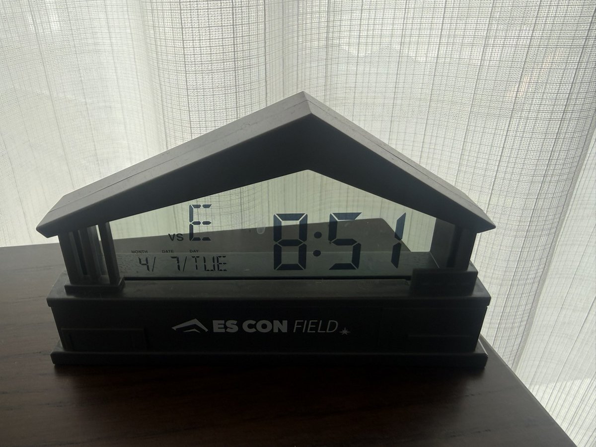 こまさん tweet media