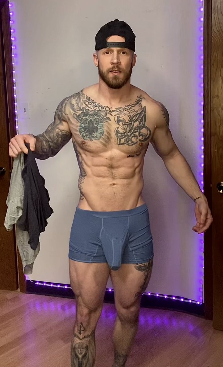 AlphaTJ4's tweet photo. Birthday is this Thursday! How old do you think I’m turning?! 🥳 https://t.co/OeeYA2XXd5