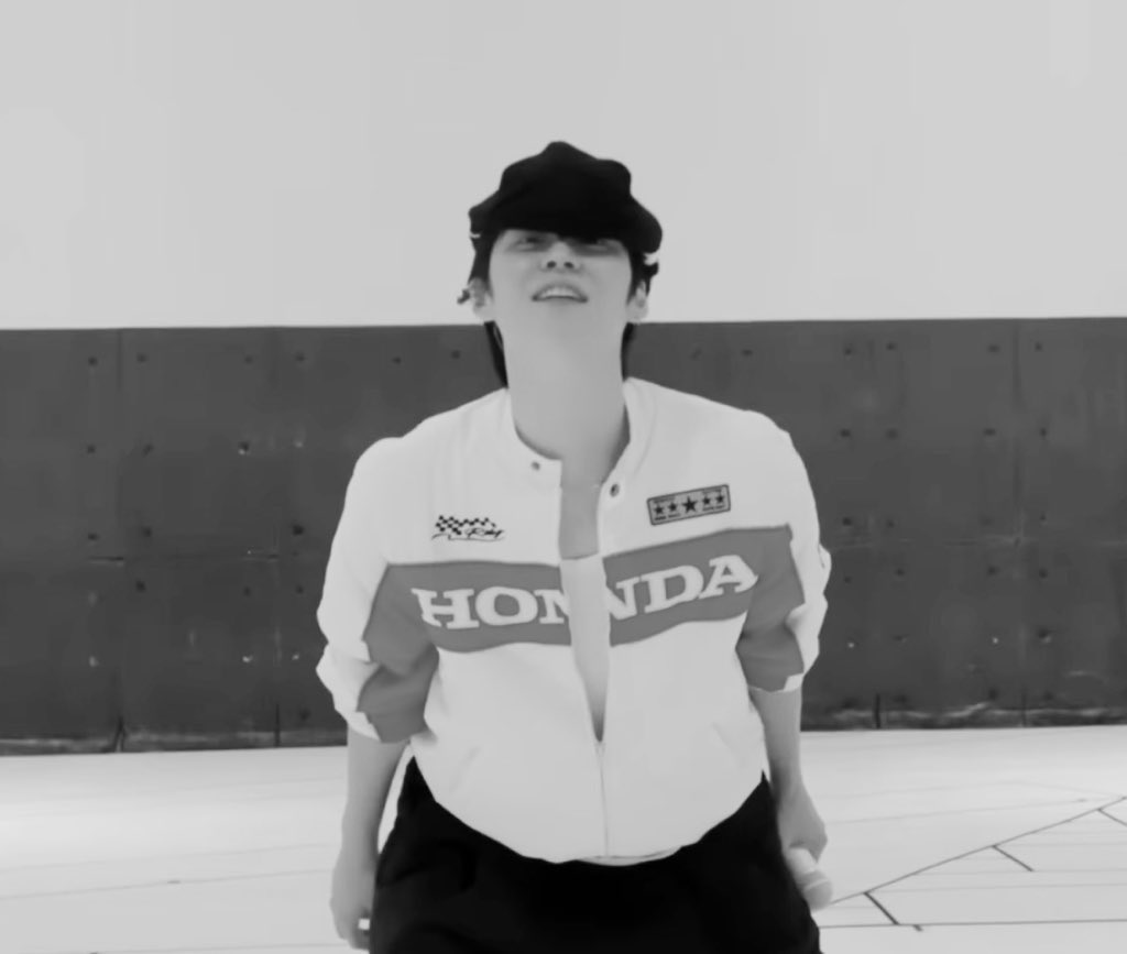 기뫈스(상태:큰가슴돼지엉덩이발기벌레) tweet media