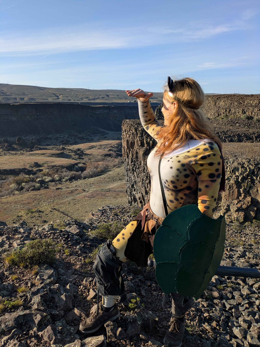 TheTenderToy's tweet photo. I had an incredible weekend out at @legacies_larp with friends.
We were out in the scablands in eastern Washington, with its stunning rugged natural beauty.

#larp #fantasy #landscape #feline #cosplay https://t.co/26655gAoIE