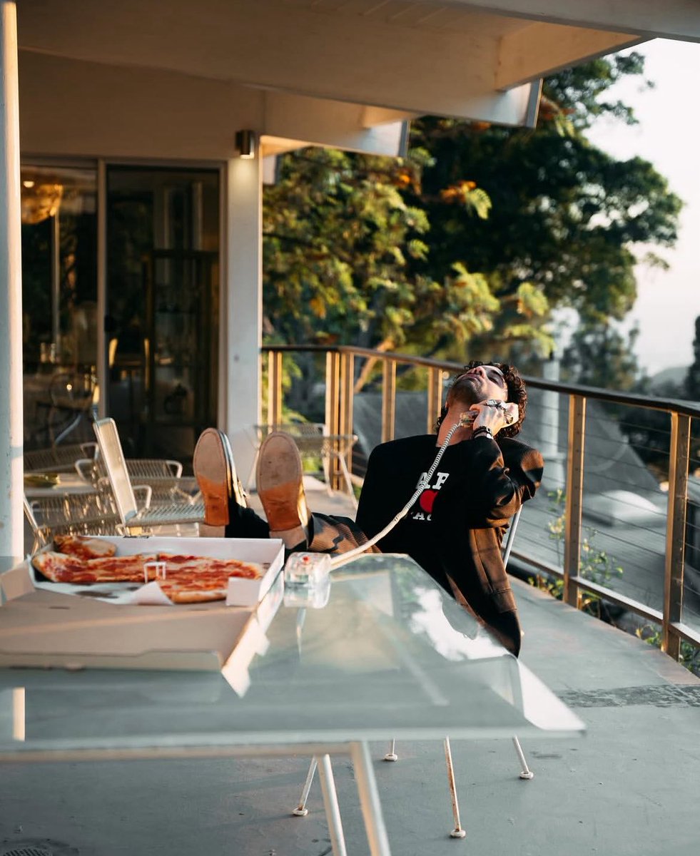 ericksbrianbr's tweet photo. 📸 Erick publicou essas fotos no Instagram com a legenda "🍕🖤" https://t.co/gHKc1NY7eG