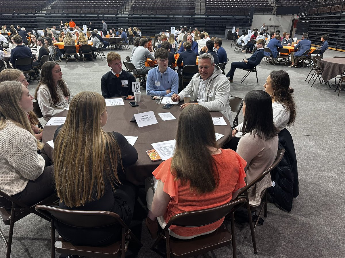 vandermerwe63's tweet photo. 300 student-athletes participating in a “Networking Social” night with 40 career professionals and alum  from around the country.  Always working to prepare our student-athletes for life! #AyZiggy @BGSU_Athletics @bgsu https://t.co/mi9wkXONVD