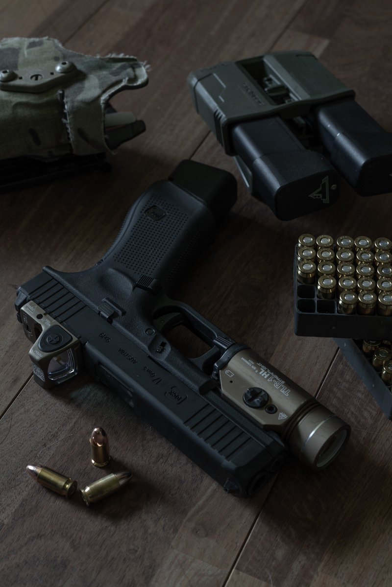 HEAVIG_FILM's tweet image. #glock