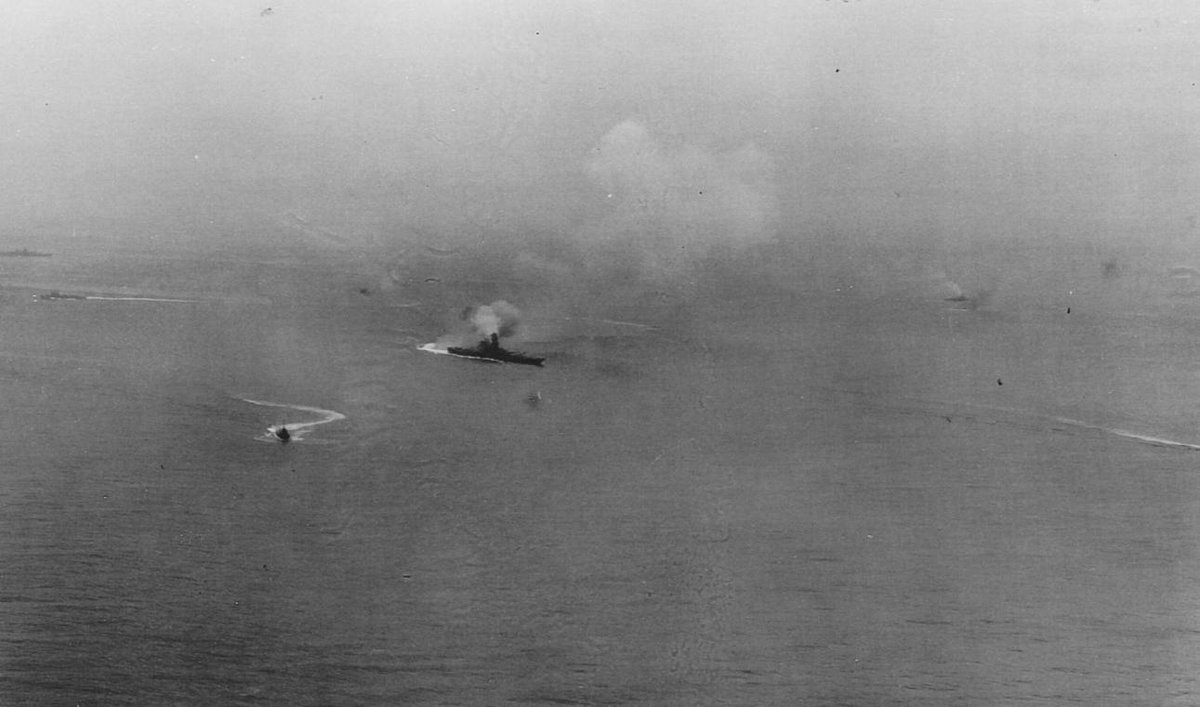 HMLuciferina's tweet photo. 第二艦隊旗艦・戦艦大和
矢矧以下、第二水雷戦隊
そして、あの戦争で、戦って死んでいった英霊、生き残って日本を支えた人達。
敬礼。 https://t.co/TO4wR6zq8g