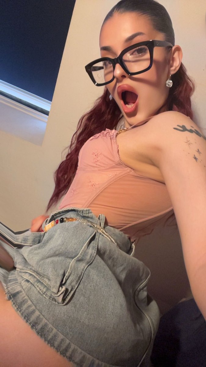 teabell44's tweet photo. Viens bébé je t’envoie ma chatte pour 10 euro juste 😝#sexe https://t.co/okRpG5hf3N