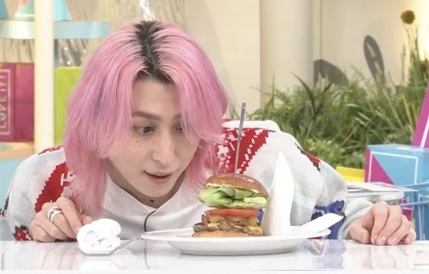 𝓡❅꙳ tweet media