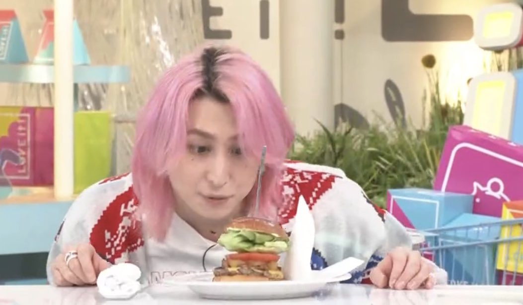 𝓡❅꙳ tweet media