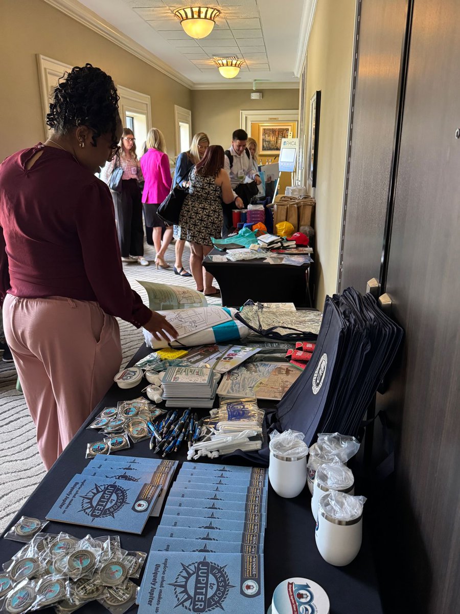FMCAonline's tweet photo. Sharing is caring at FMCA!

Don’t forget to bring items for the FMCA Share Station at the upcoming Annual Conference, and take home inspiration from fellow members.

Not registered yet? There’s still time. Sign up at https://t.co/jYwdF7EeMa. https://t.co/ivivwyEwYw
