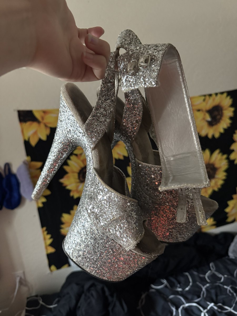 kjsdiary444's tweet photo. Shes officially been bought 😩

Saying goodbye to my favorite heels 

I had these bad boys for 6 years stripping 
These lovely sparkles paid my bills 🫶

I hope you enjoy them 

https://t.co/ySmicgfbjQ https://t.co/WHYFLpPMzF