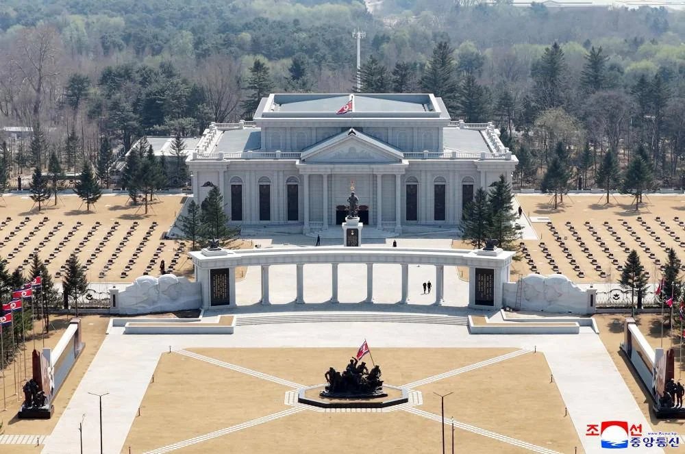 Paul Lewis tweet media