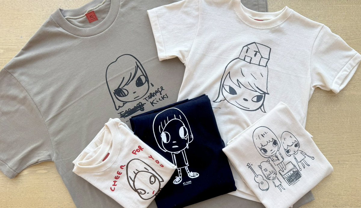 cubecafeandshop's tweet photo. 奈良美智商品が、続々と入荷しております!!
これからの時期には欠かせないTシャツも、お子様用サイズからXLサイズまでご用意しております😊✨️ https://t.co/BacBl2hNhz