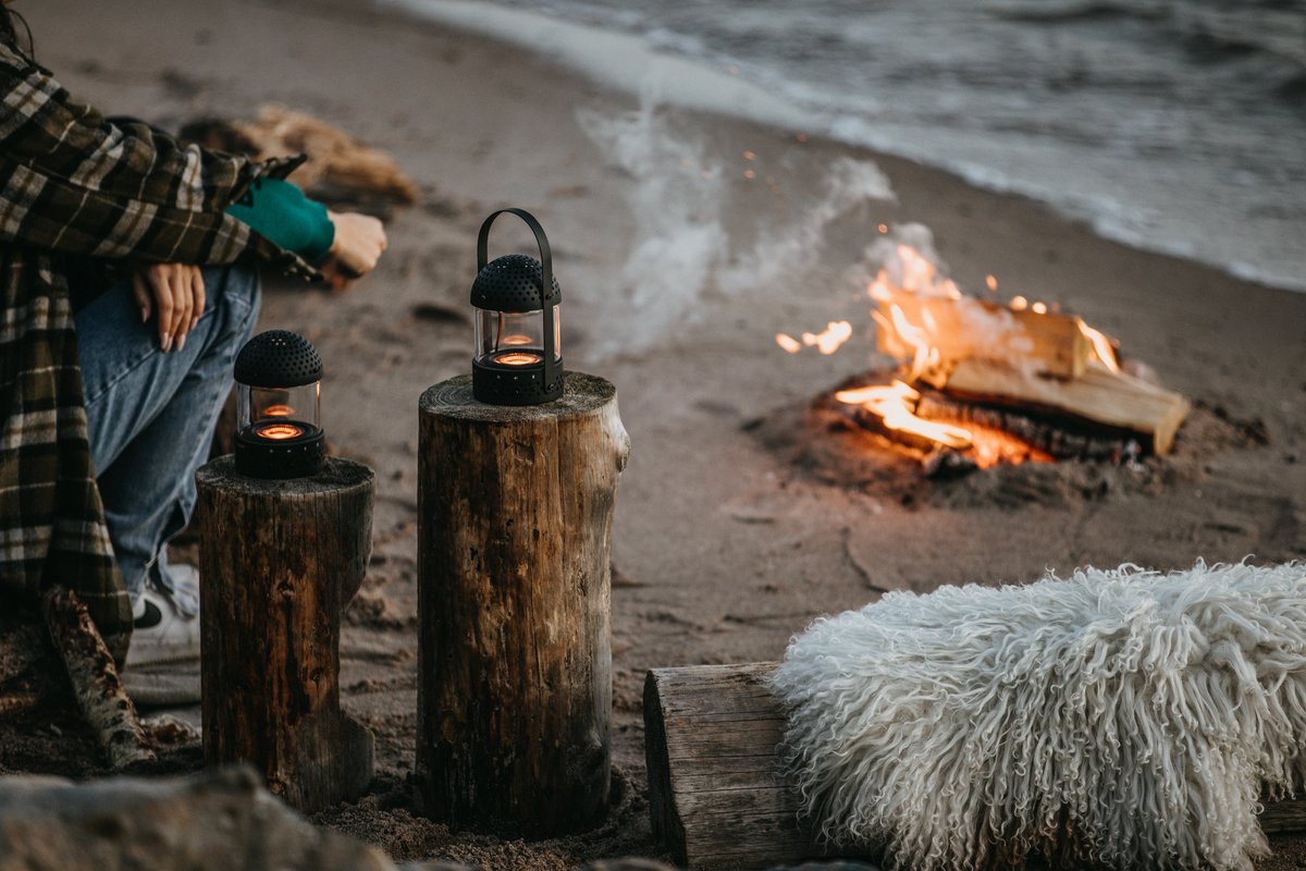 NAVYS_inc's tweet image. 光と音が透き通る。
TRANSPARENTのLight Speakerと過ごす、
静かで美しい音の風。
＃TRANSPARENT ＃GIFT ＃navys