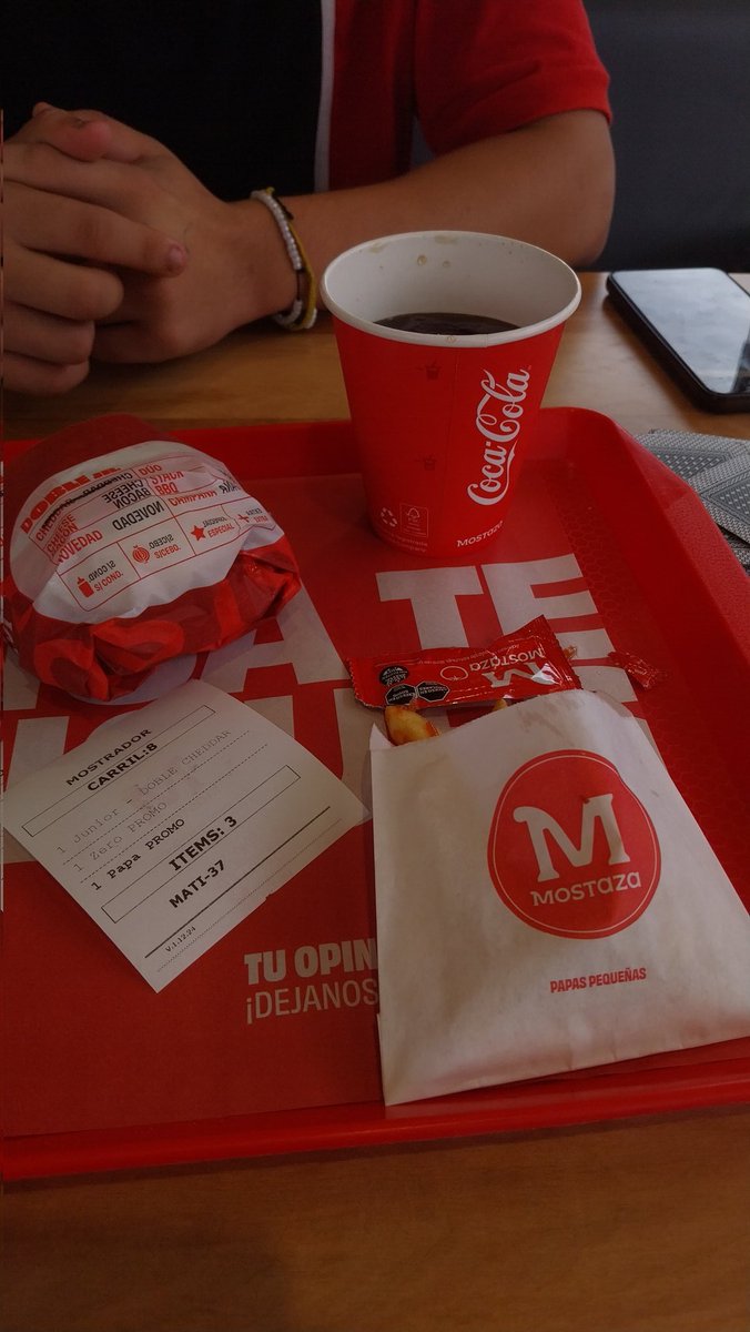 alma_arnz's tweet photo. viste cuando ganas tanto que te sorprenden con una hamburguesa https://t.co/vQ64d0ZPK3