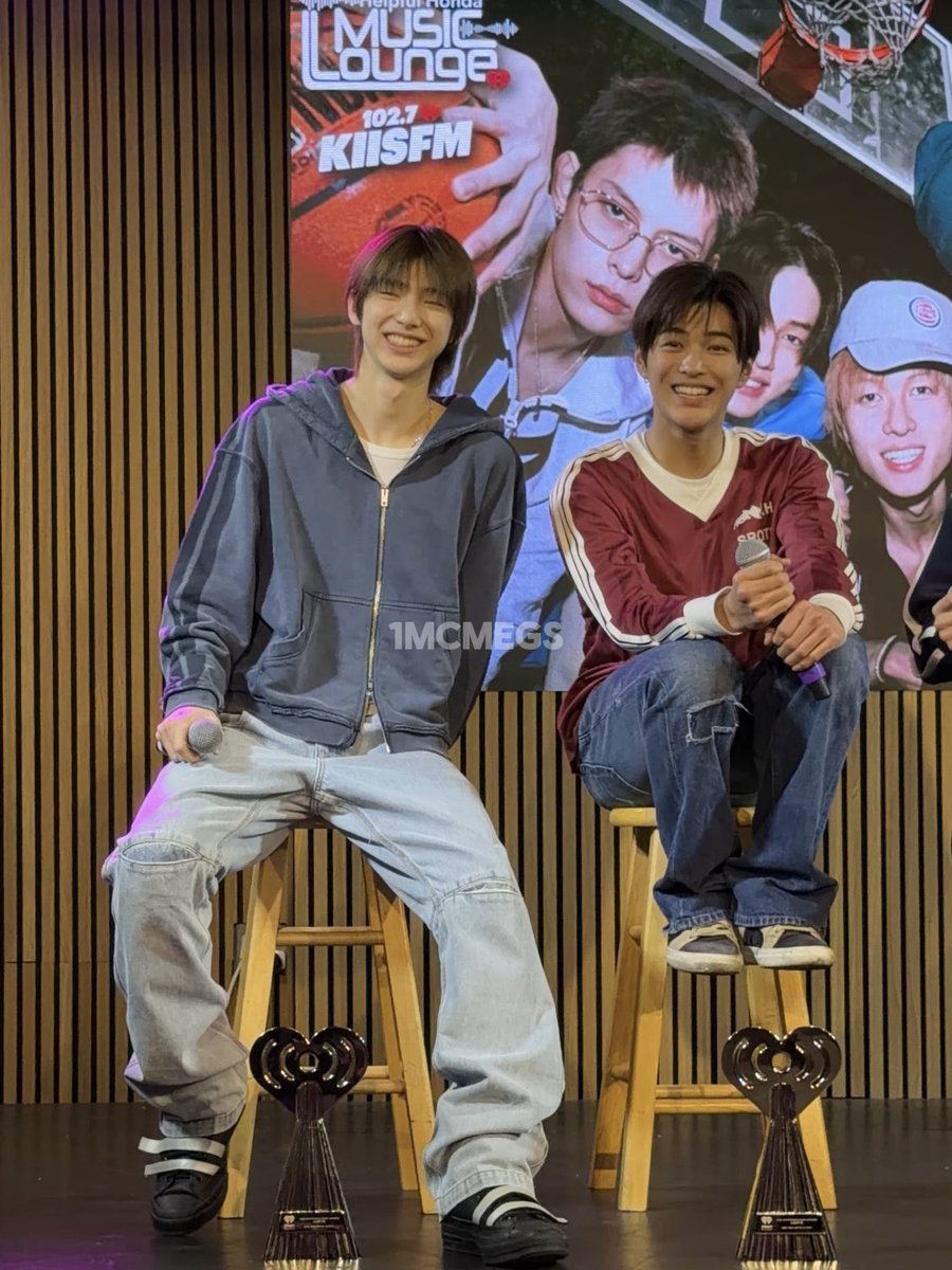 megs ✩ tweet media