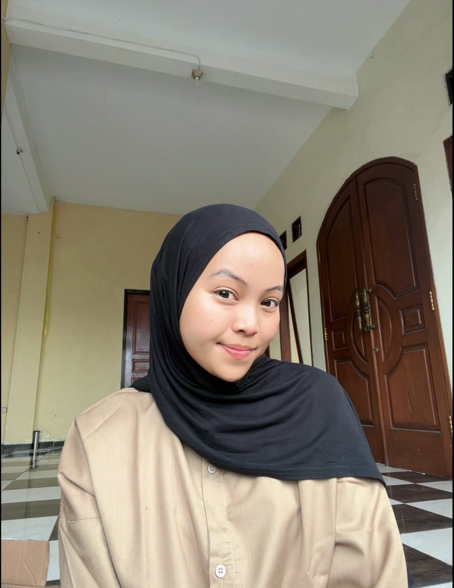 Rayka_04's tweet image. jujur ini cleanser yang keliatan biasa aja, tapi ternyata works better than expected

OMG Niacinamide + Ceramide Low pH Gel Cleanser
teksturnya ringan, busanya soft, dan after wash tuh masih kerasa moist

clean tapi ga bikin kulit “ketarik”
#omg #facewash