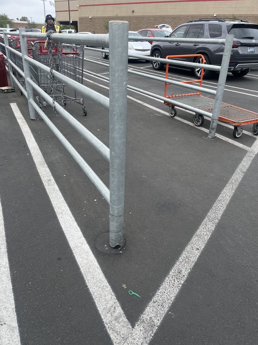 jensteen's tweet photo. Costco Arcadia
Phoenix, AZ
April 6, 2025
#FlossSwordsintheWild https://t.co/aOLNjWhE5e