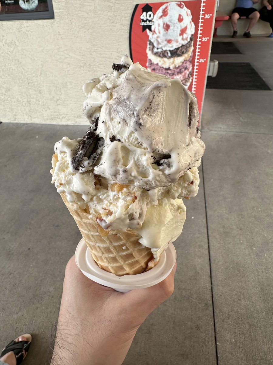 JaIjayyo's tweet image. got ice cream #TongueWorkingOT #NoHelp #CreamTeam #IgorEats