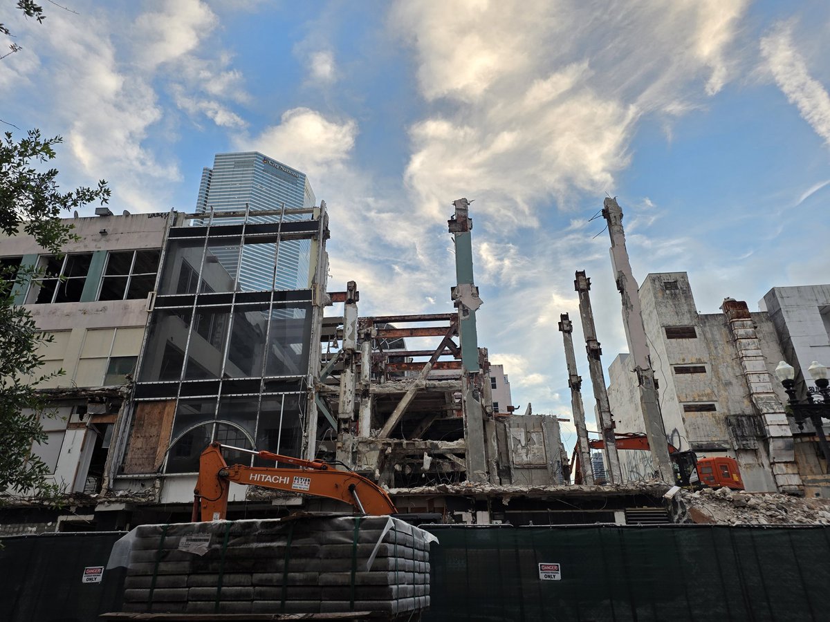 volvoshine's tweet image. Flagler St Construction

+

The Flagler station building was built like Fort knox. Giving demolition crews a work out
#Miami