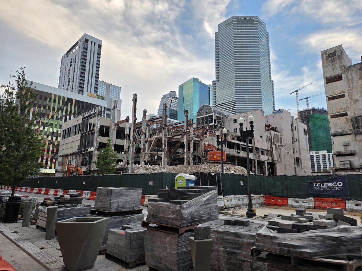 volvoshine's tweet image. Flagler St Construction

+

The Flagler station building was built like Fort knox. Giving demolition crews a work out
#Miami