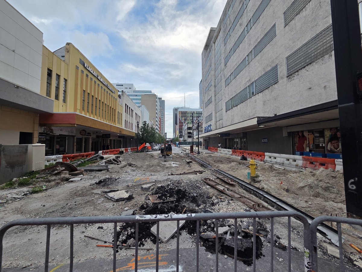 volvoshine's tweet image. Flagler St Construction

+

The Flagler station building was built like Fort knox. Giving demolition crews a work out
#Miami