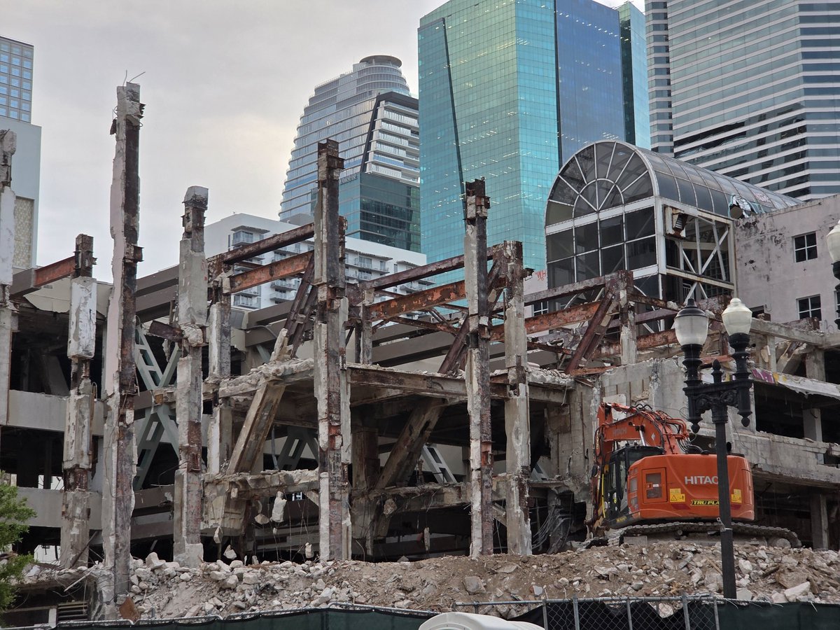 volvoshine's tweet image. Flagler St Construction

+

The Flagler station building was built like Fort knox. Giving demolition crews a work out
#Miami