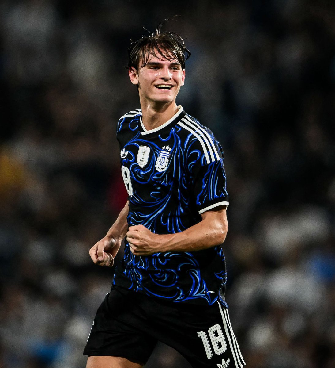 (fan) REAL MADRID FANS 🤍 tweet media