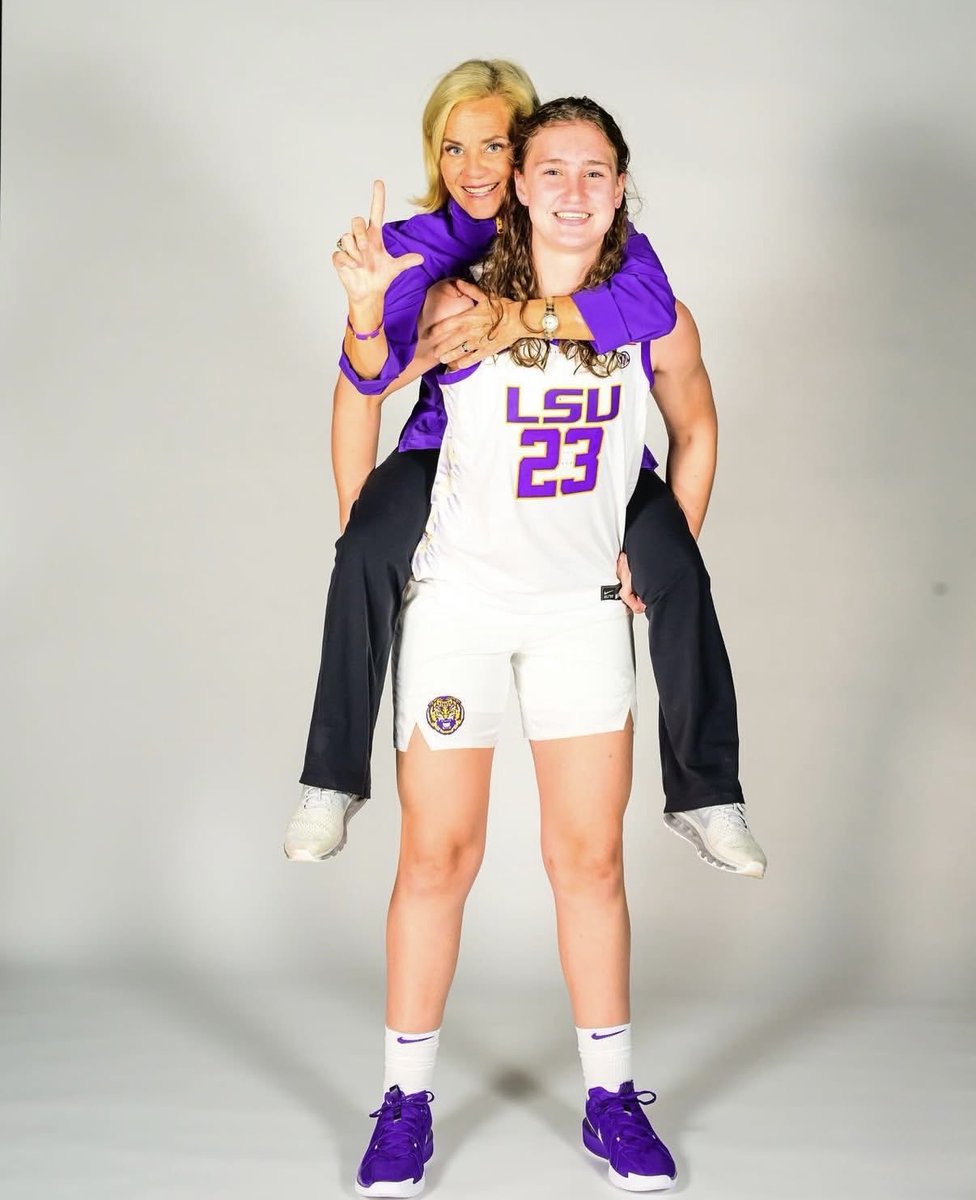 andrechampagnee's tweet photo. Five-star center Caroline Bradley on why she picked #LSU: 

“They’re built around tradition. They’re built around family. To play for my home state will be something that is indescribable.” https://t.co/LW196INYBO