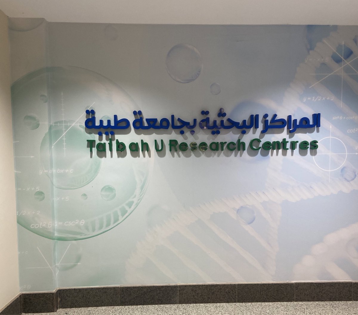 taaixe's tweet photo. تشرفت اليوم بزيارة المراكز البحثية بجامعة طيبة @TaibahU , وتحديداً وكالة الجامعة للدراسات العليا والبحث العلمي @Taibah_VP_GSSR.
كانت تجربة مليئة بالشغف والتعلم
من تصنيع الألواح الشمسية إلى أجهزة البحث الدقيقة.. إليكم مقتطفات من جولتنا في مراكز الأبحاث:
#جامعة_طيبة #البحث_العلمي https://t.co/sJuXVYXmvP