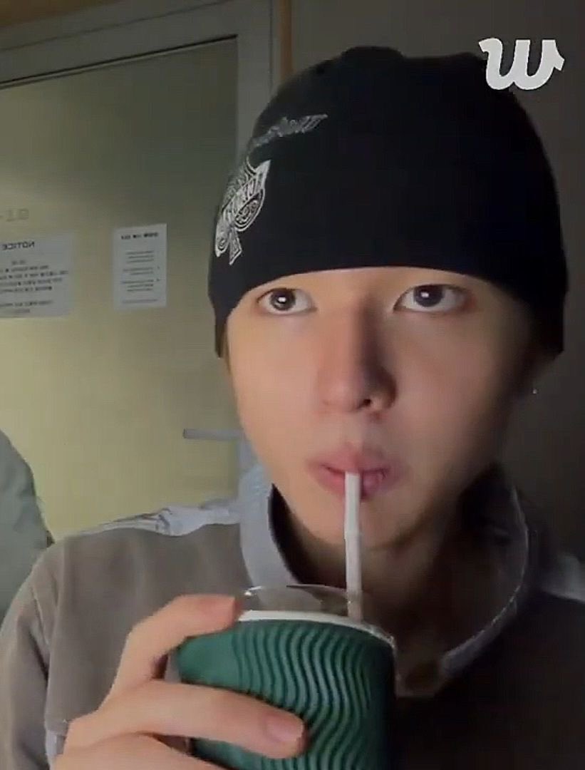 ℜ𝔦𝔯𝔦✰︴🖇︴𝔦𝔰 𝔣𝔲𝔠𝔨𝔦𝔫𝔤 𝔯𝔢𝔡 tweet media