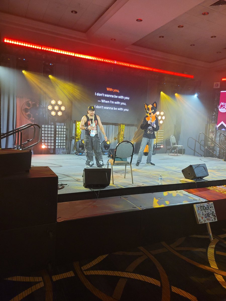 Suka Vulpe tweet media