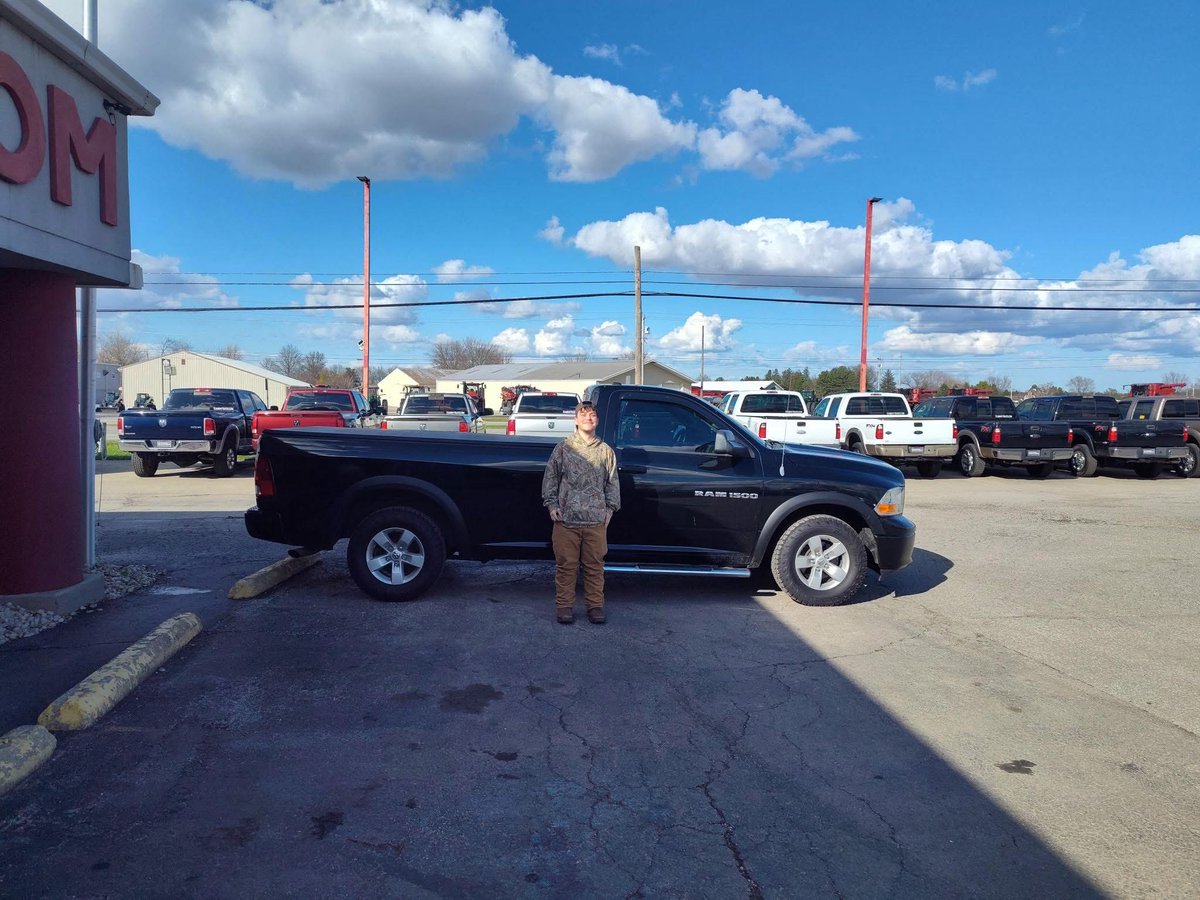 Jray_Teamray's tweet photo. Kaleb King~2012 Ram 1500 Reg Cab 2wd~” super easy going, made it very easy to buy a truck. Highly recommend!!!”￼ https://t.co/EpUQXc1ydA #servingcustomersnationallysince2005 #familybusiness #trucksforsale #NationwideShippingAvailable #TeamRay https://t.co/wqa8lQFkRK