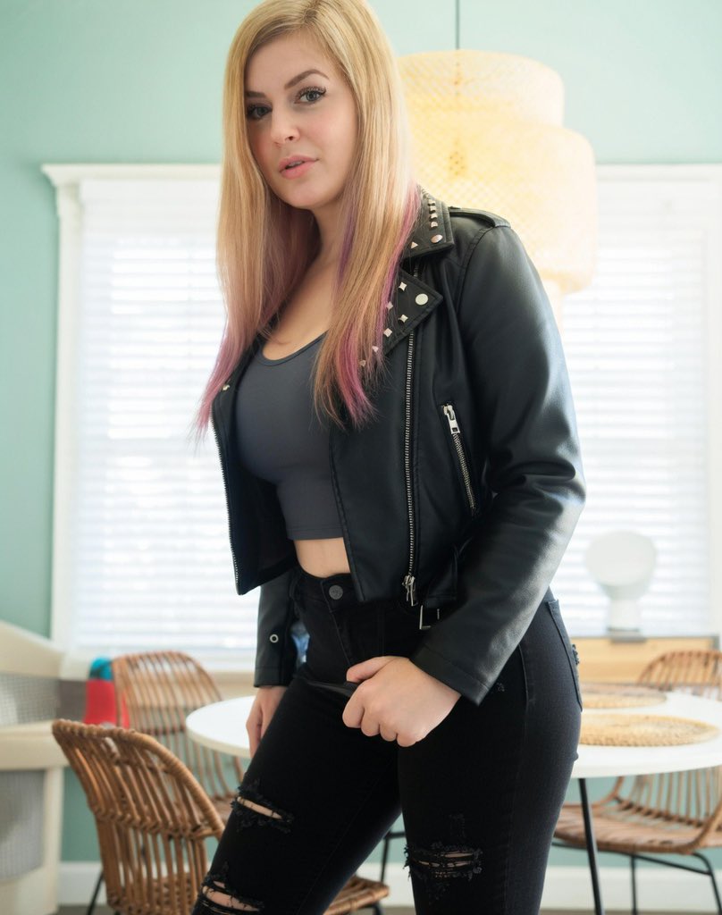 Danielle delaunay tweet media