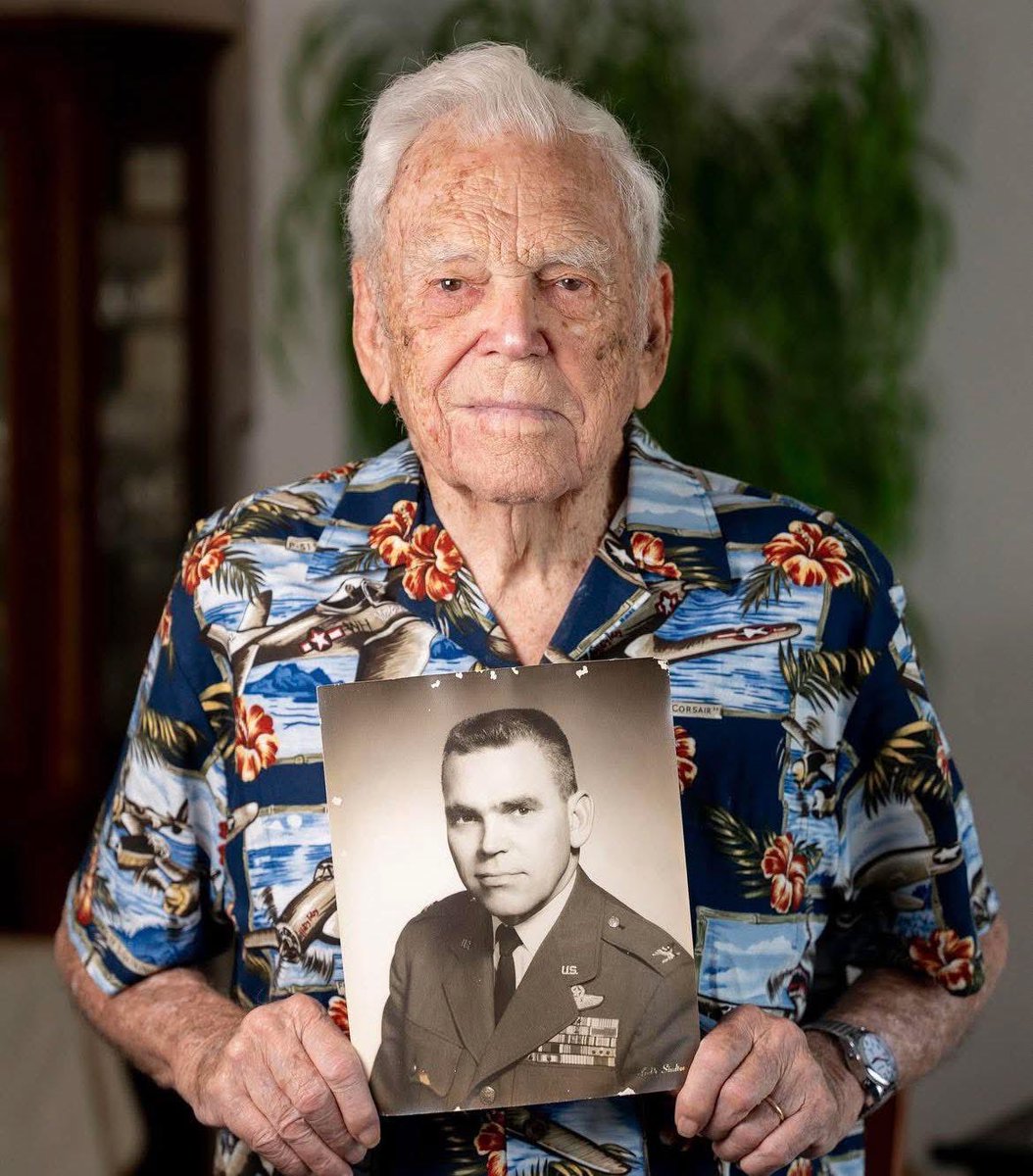 SoldiersWhisper's tweet image. Ken Beckman, a World War II veteran and retired U.S. Air Force Colonel who flew 48 missions during WWll as a navigator aboard B-17 "Flying Fortress" bombers passed away at age 103. 🇺🇸 🕊️
#WWII #History #RIP