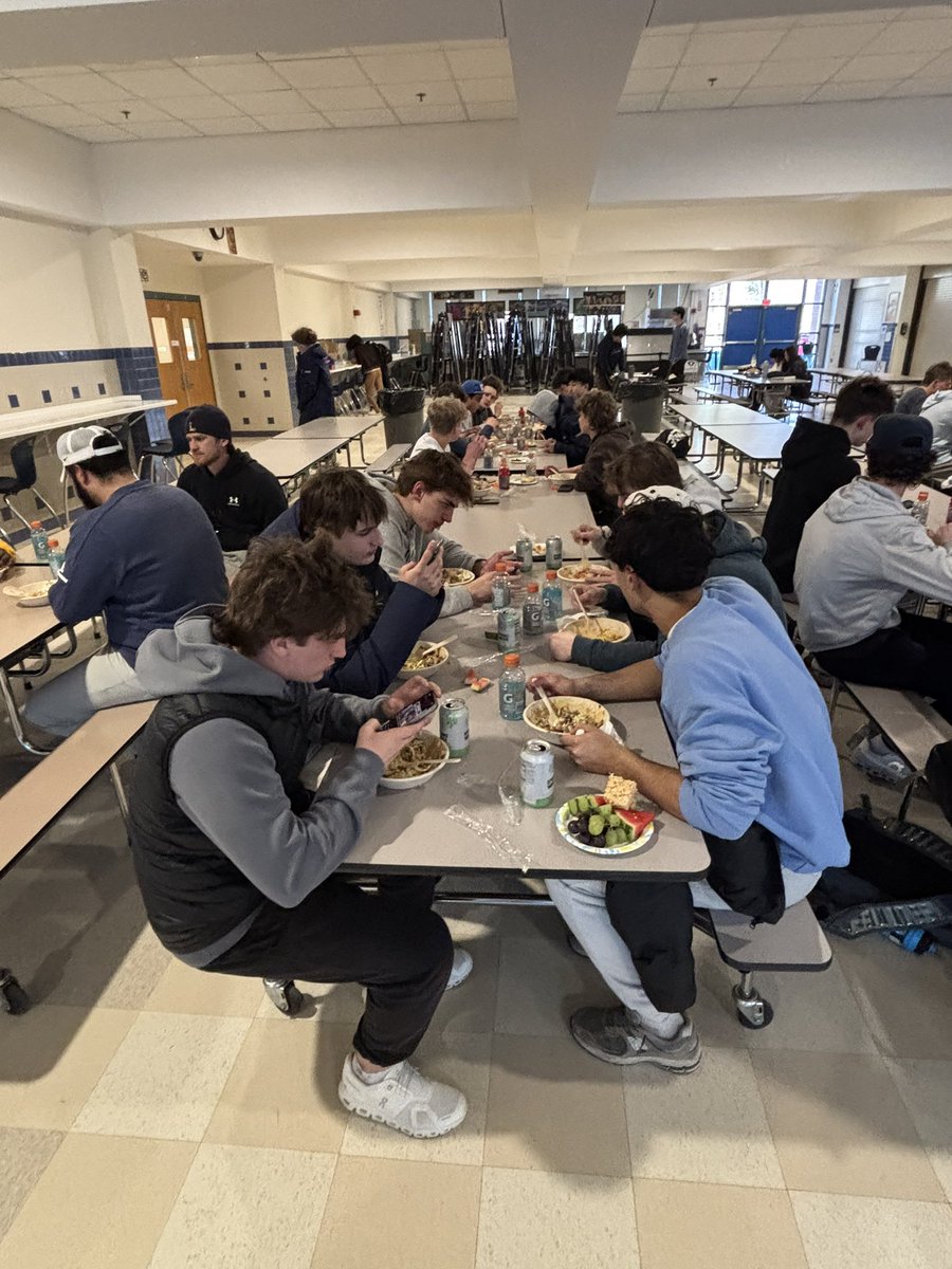 LHSMABoysLax's tweet photo. Thx to these amazing moms, we had a great team dinner to fuel us for a big 3-game week. Let’s go, boys! #GoLexLax @LexMinutemenAth https://t.co/z5I4zAo7Jh