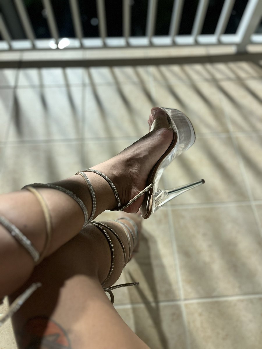 A-MEEEELLLLLL tweet media