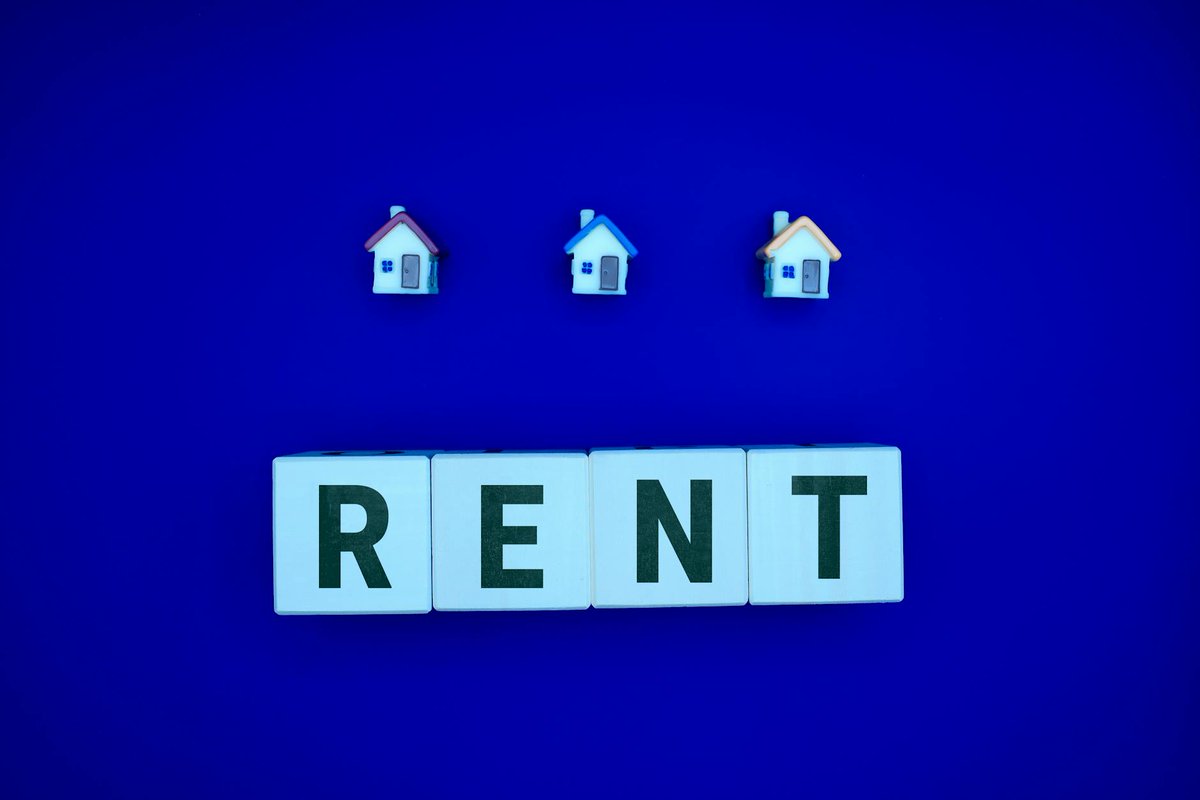 kavout's tweet image. Accidental Landlords" are reshaping the housing market! High rates are forcing homeowners to rent rather than sell, boosting rental supply &amp;amp; cooling rent growth. Understand the risks &amp;amp; rewards of this complex trend.

#RealEstate #HousingMarket #MarketTrends