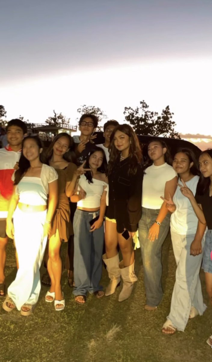 MARIEFESv2's tweet image. Cooking something special 
Sittid na agad agad

🔗 facebook.com/share/v/14fkSX…

#Carmelle #CarmelleCollado #PBB