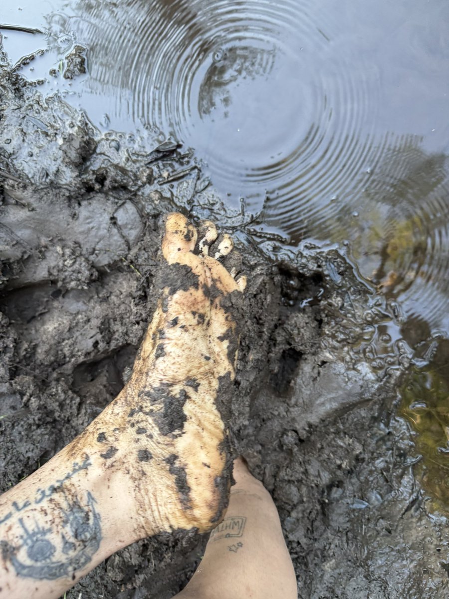 ratedvitaminr's tweet photo. #feet #dirtyfeet
#muddyfeet #mudplay #mudfetsih #dirtygirl #outdoorplay #selfworship #content #dm4content https://t.co/4MmVpwG50L